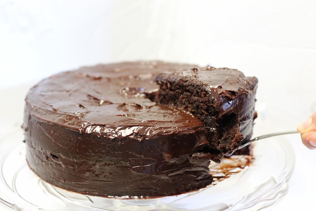 Decadent Fudgy Chocolate Cake - Annieb'screolecuisine